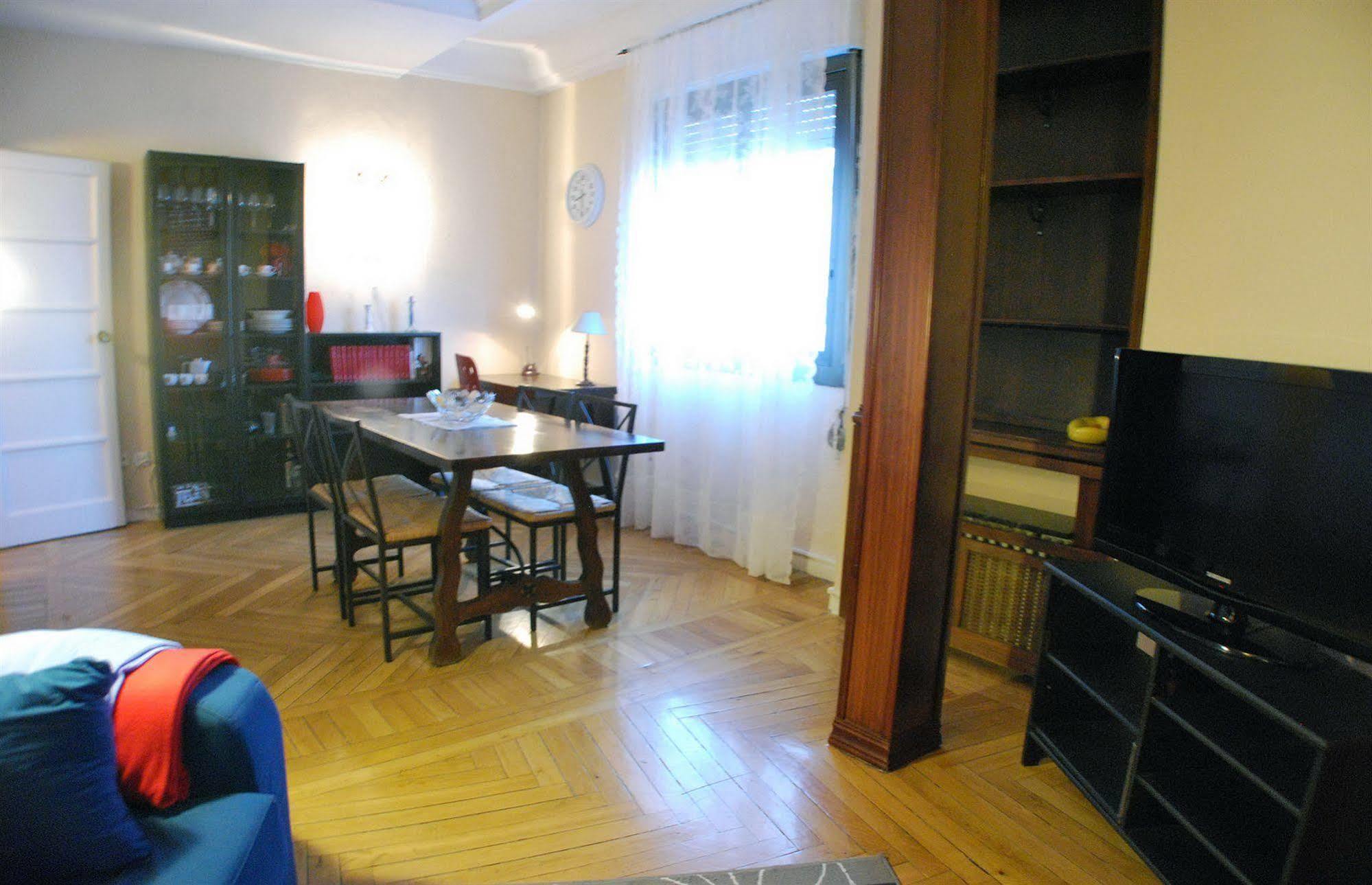 Apartamentos Aqui Me Quedo Madrid Exterior photo